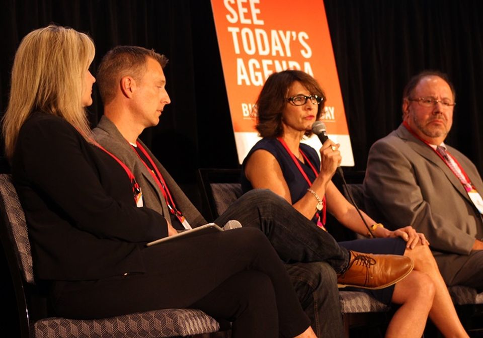 Moderator: Jason Kamen, Director Real Estate & Partnerships, Whyhotel Kim Bucklew, Managing Director, Alliance Residential 59.21Joe Lubeck, CEO, American Landmark 59.42• Cris Sullivan, COO, Gables Residential 1.00.37Chad Summers, VP of Revenue, IOTAS 1.01.23 Lisa Taylor, Senior Managing Director, Greystar 1.02.32