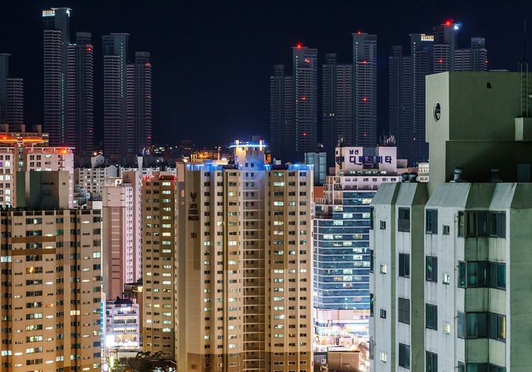 Lenders Look To Offload $1B In Delinquent Loans Tied To 95-Building Multifamily Portfolio