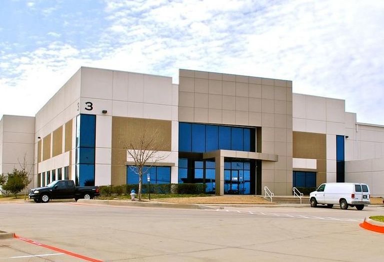 Renaissance Repair & Supply Inc. leased 43K SF of office/warehouse space in Corporate Ridge, Building 3 at 1200 Lakeside Pkwy. in Flower Mound, from IPT Lakeside Corporate Center. Bradford’s Brian Pafford represented the tenant. CBRE’s Steve Trese and Wilson Brown represented the landlord. 