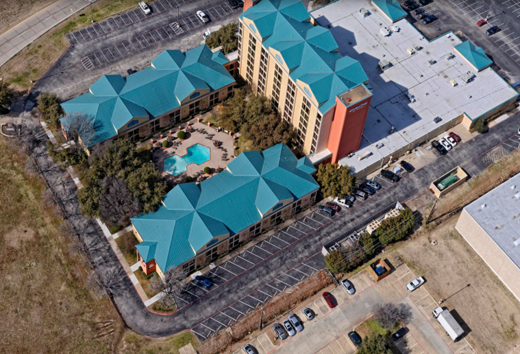 Acquire Real Estate facilitated the exchange of DoubleTree by Hilton Dallas-Fort Worth in its first fully automated secondary market crowdfunding investor exchange. The 282-room, 8-story DoubleTree is adjacent to the Dallas-Fort Worth Airport.