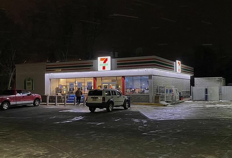 Night view of 7-Eleven store at 2546 Niagara Falls Boulevard, Tonawanda, New York