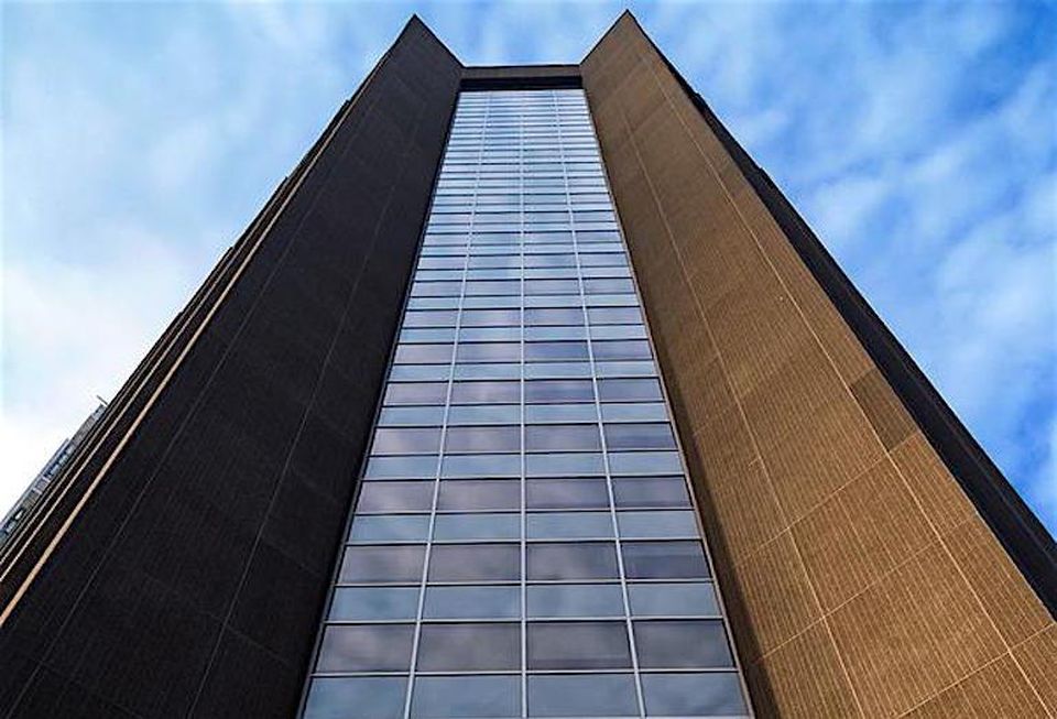 Crown Realty Partners-owned 400 University Ave.