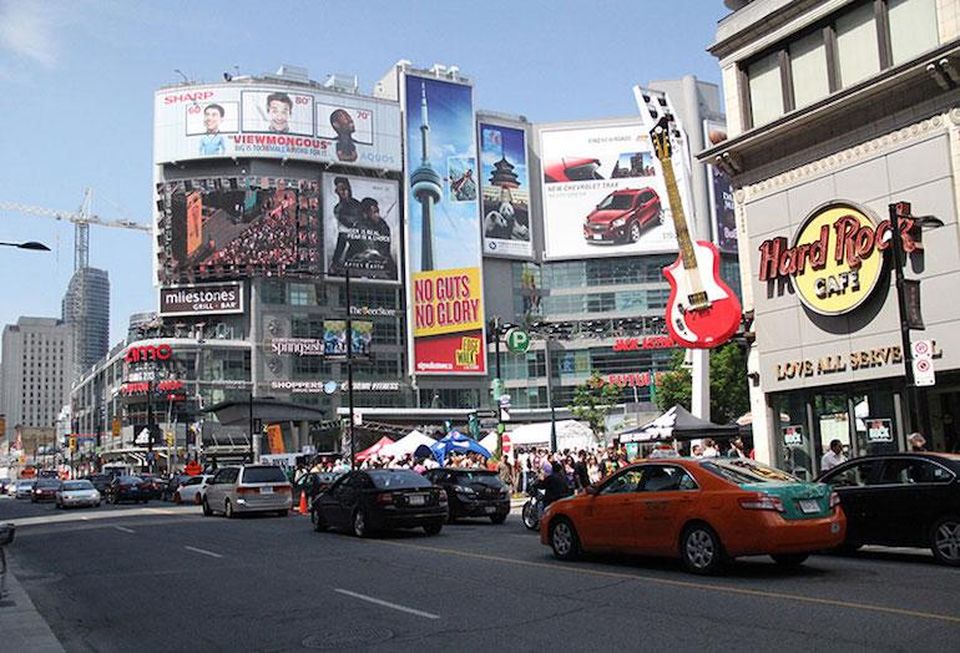 10 Dundas St E in Toronto.