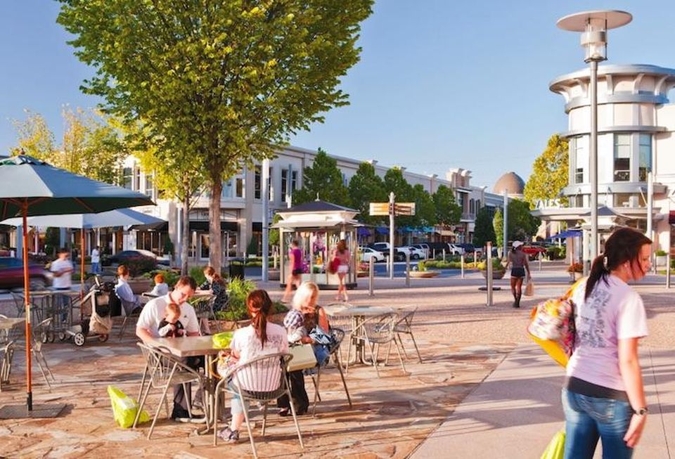 Pinnacle Hills Promenade, a 1.2M SF regional mall in Rogers, Ark. Harbour Equity president Ari Silverberg oversaw the centre’s development when he worked for General Growth Properties.