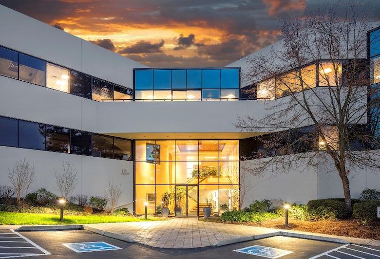 NKF Completes $45.4M Sale Of Oakhurst Center In Bellevue