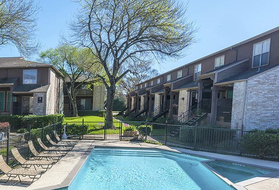 Edgelake Apartments