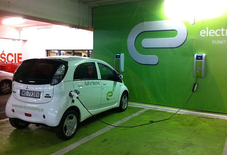 Credit: Wikimedia Commons: CZmarlin https://commons.wikimedia.org/wiki/File:Electric_automobile_recharging_at_a_Warsaw_shopping_center_garage-1.jpg 