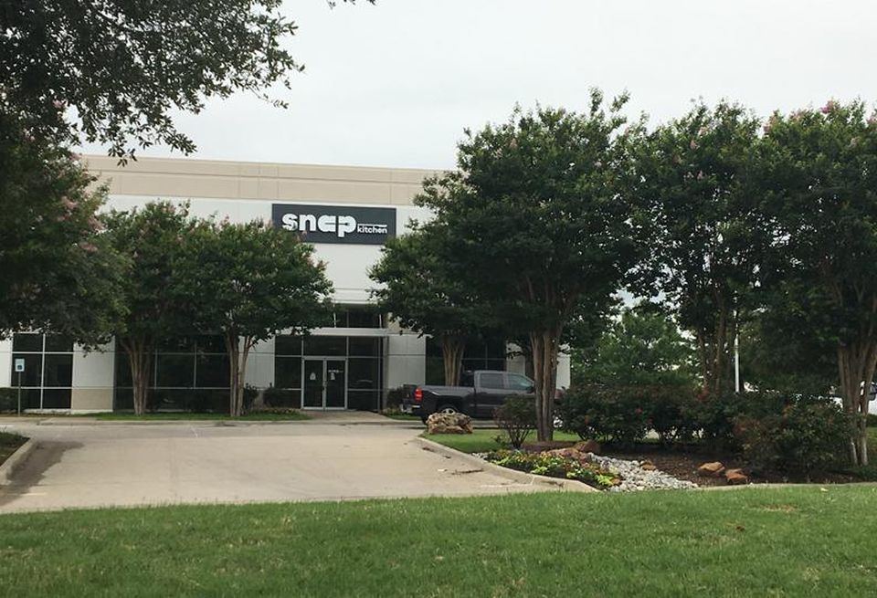 Snap Kitchen Investments has leased 30K SF of kitchen, freezer and distribution space in River Park Business Center at 15600 Trinity Blvd. in Fort Worth. Bradford’s Michael Spain and Clint Manning represented the landlord, SCG River Park Business Center.