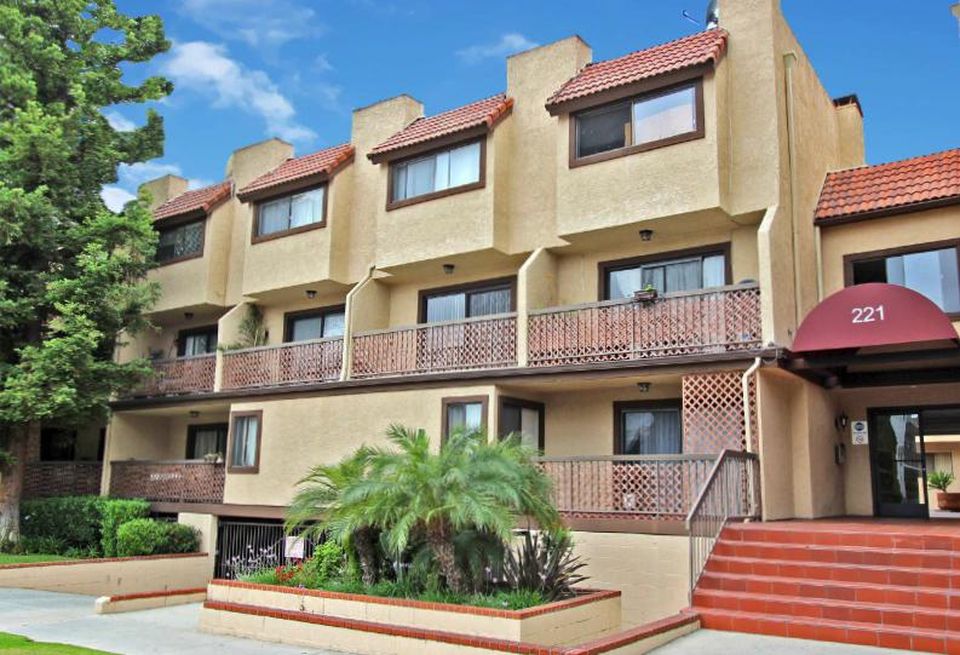 Apartment at 221 North Cedar St. in Glendale