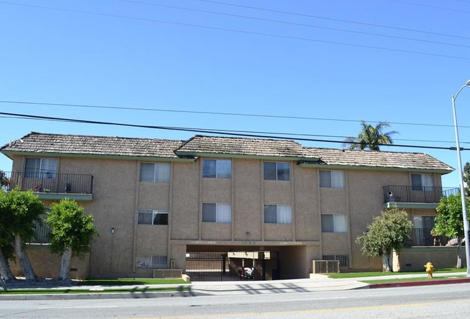 Multifamily complex in West LA sells for approximately $6.6M.