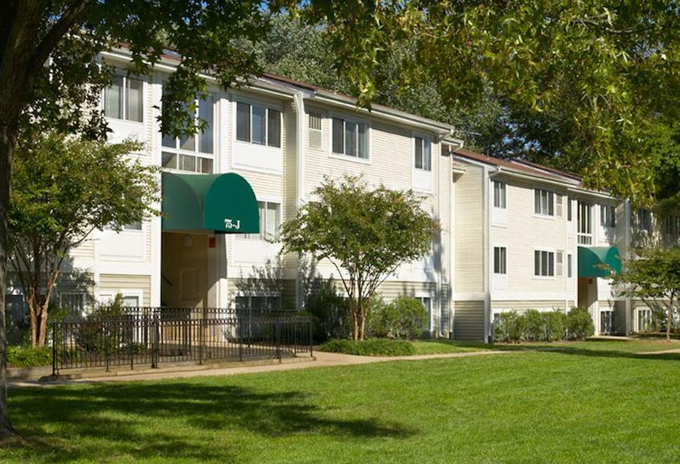 Leesburg 75 Plaza Street