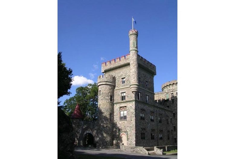 The most notable amenity in this dormitory is not in the form of technology or swimming pools, but in architecture. The Norman-style Usen Castle at Brandeis University in Massachusetts was built in 1928 and is listed on the U.S. National Register of Historic Places. Over the last year, the castle was set to be demolished to make way for a new dormitory. The $38M new dormitory will preserve towers A and B on the site when it delivers in summer 2018. 