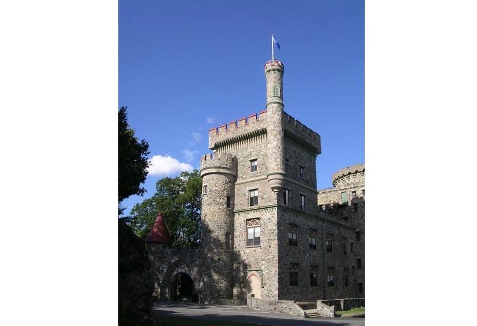 The most notable amenity in this dormitory is not in the form of technology or swimming pools, but in architecture. The Norman-style Usen Castle at Brandeis University in Massachusetts was built in 1928 and is listed on the U.S. National Register of Historic Places. Over the last year, the castle was set to be demolished to make way for a new dormitory. The $38M new dormitory will preserve towers A and B on the site when it delivers in summer 2018.