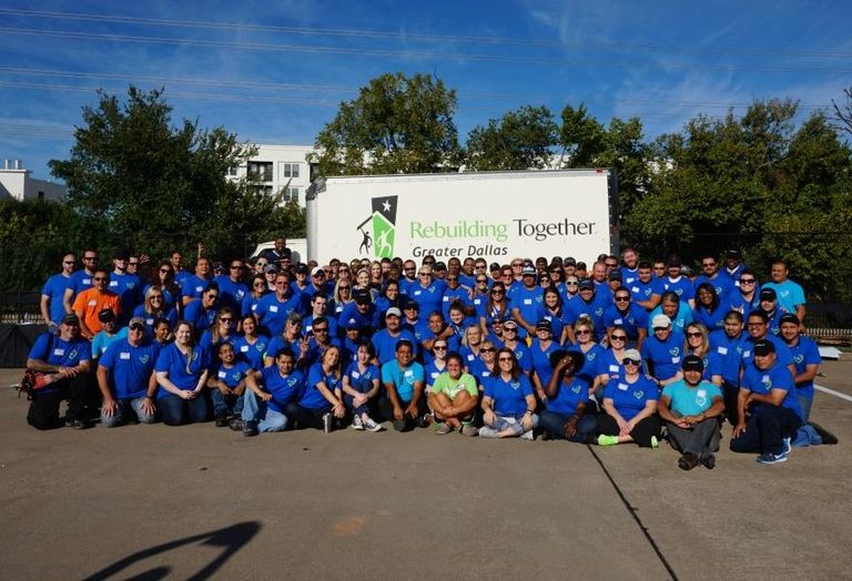 Camden employees volunteered through Rebuilding Together Greater Dallas’ Operation Freedom program to repair five homes owned by veterans in Dallas.  This project included exterior painting, installing motion lights, landscaping, cleanup and more. Here’s the Camden Cares after volunteering last month.