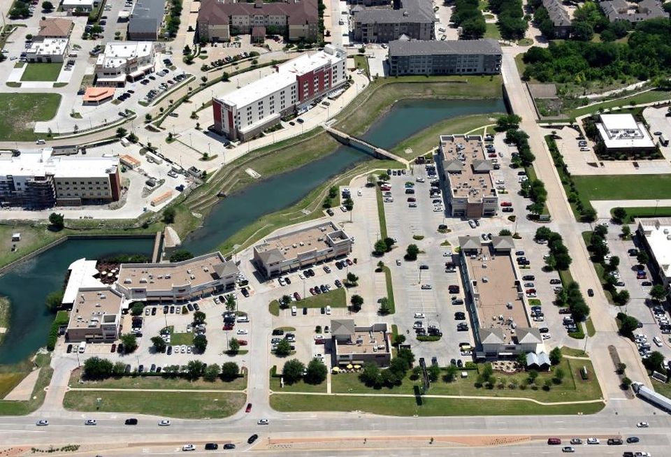 Preston Creek Shopping Center in Plano