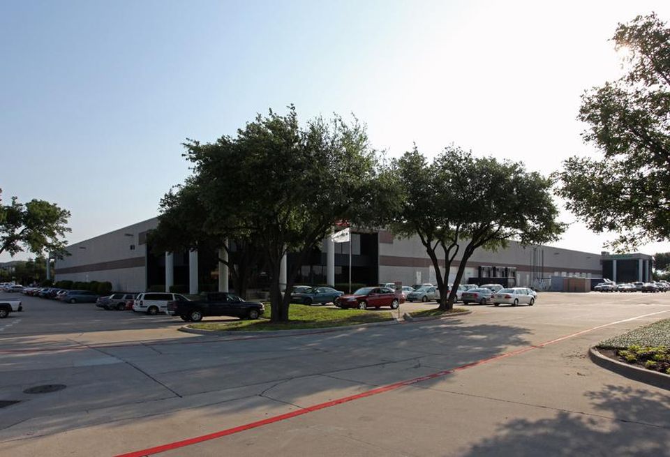 JLL negotiated an 83k SF industrial renewal for B. Braun Medical at 1601 Wallace Drive in Carrollton. JLL’s Elizabeth Jones and Tom McCarthy negotiated the lease on behalf of the tenant. CBRE’s Steve Trese and Wilson Brown repped the landlord, Colony Capital.