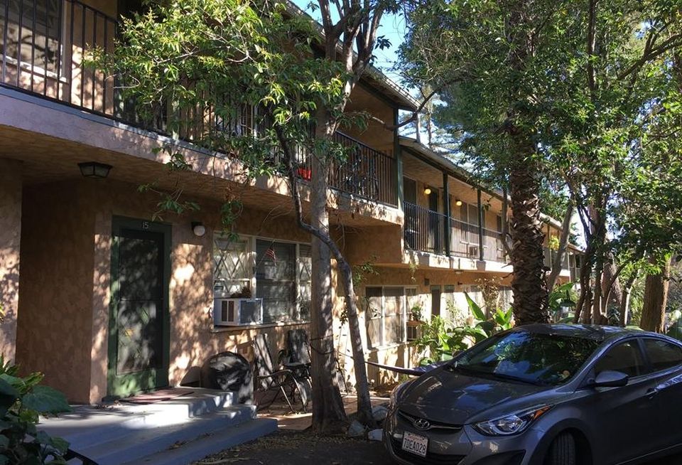 Vineland Villa Apartments in Studio City, CA