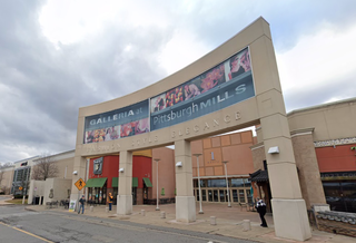 Small Town Battles Zombie Mall Giant Namdar Over Fate Of Huge Shopping Center