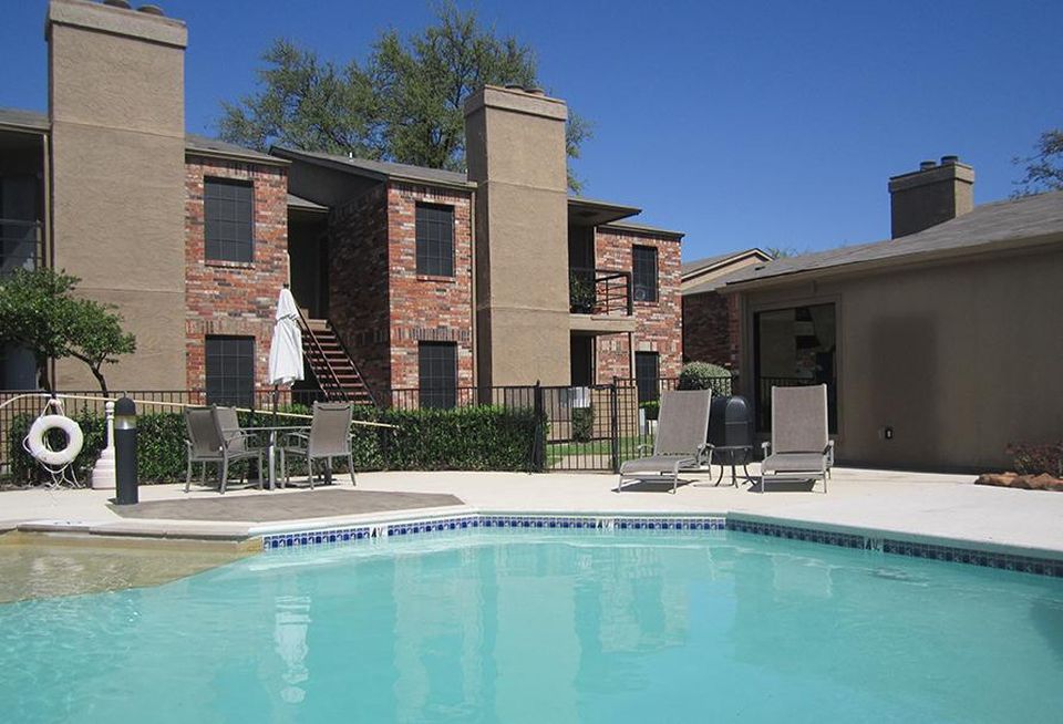 CBRE sold Creekside on the Green, a 296-unit multifamily community in Garland. Utah-based Realsource Properties purchased the asset from California-based COTG Partners for an undisclosed price. CBRE’s Chris Deuillet repped the seller. 