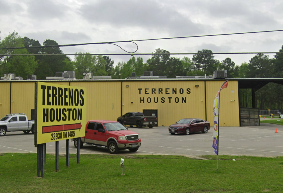 Roadside building in Colony Ridge.