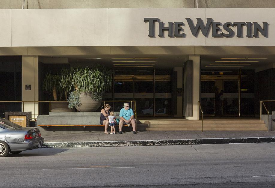 Los Angeles Hotels, Workers At Odds Heading Into Tourism Season