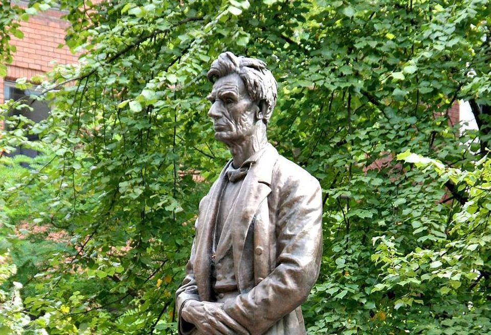 Abraham Lincoln statue in Lincoln Square, Manchester