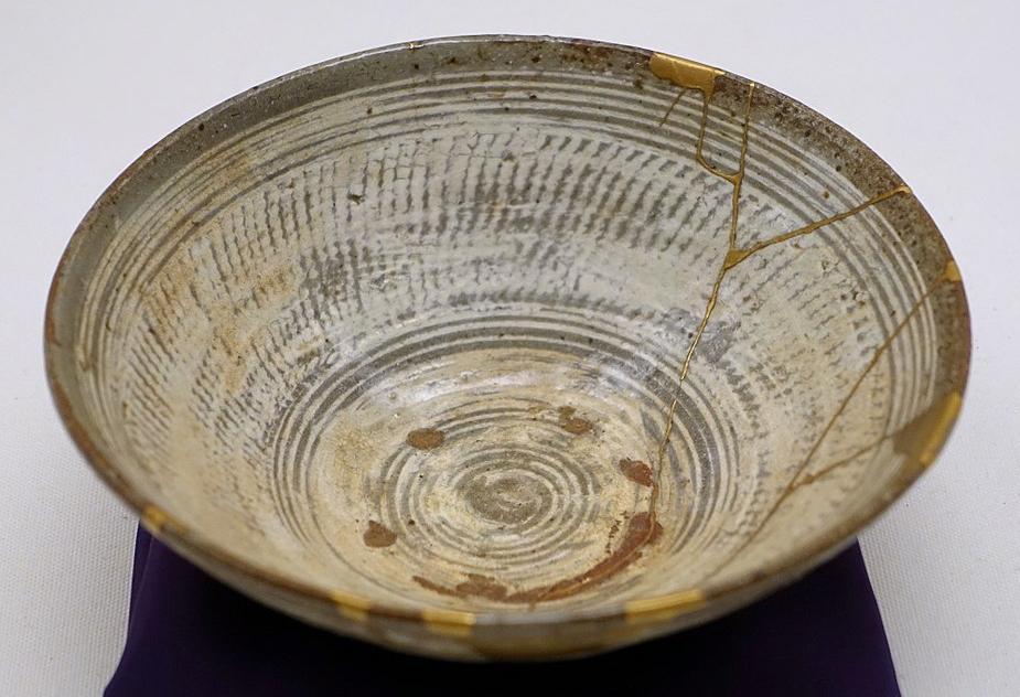 Kintsugi mending Korean bowl