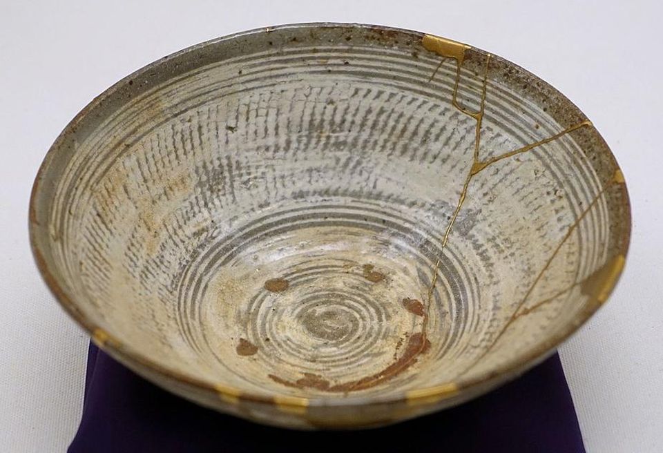 Kintsugi mending Korean bowl