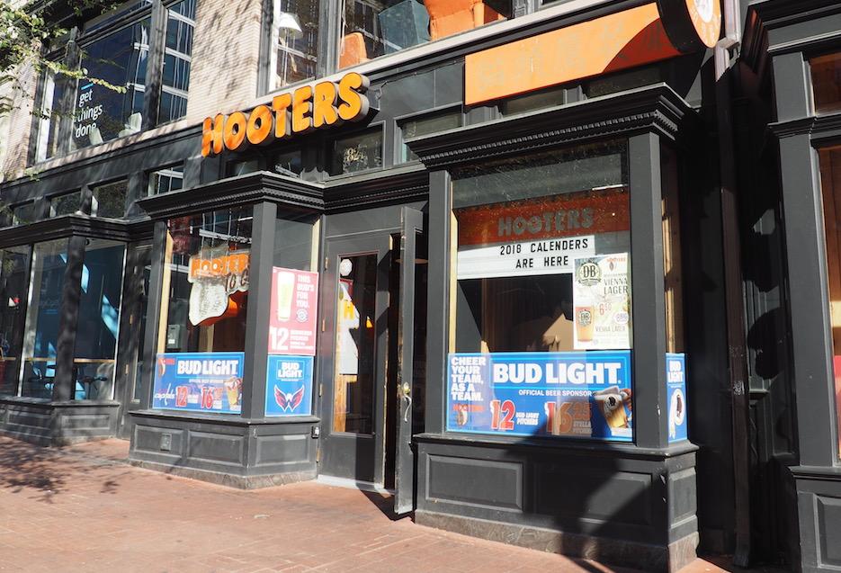 Hooters 825 7th St. NW