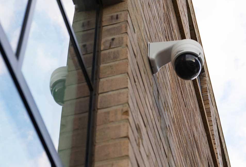 AI-Enhanced Building Surveillance Notices Things Distractible Humans Can Miss