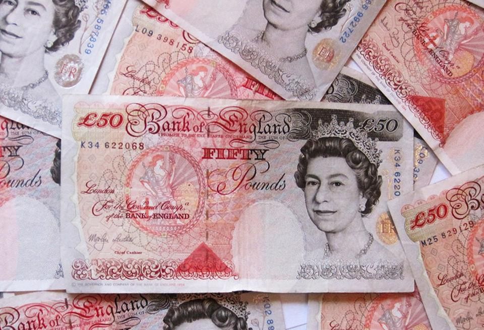 fifty pound notes money sterling bank
