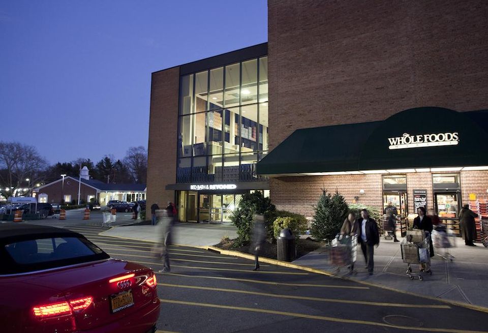 Munsey Park Plaza, in Munsey Park, NY, owned by Kimco Realty Corp