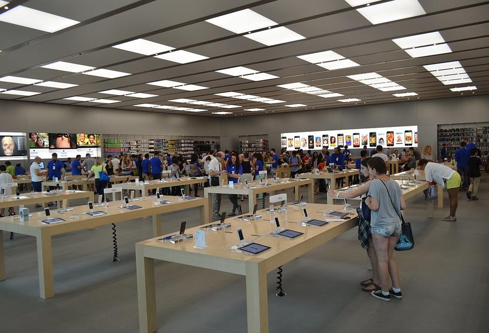 Signs Afoot That Brooklyn’s First Apple Store May Open Soon