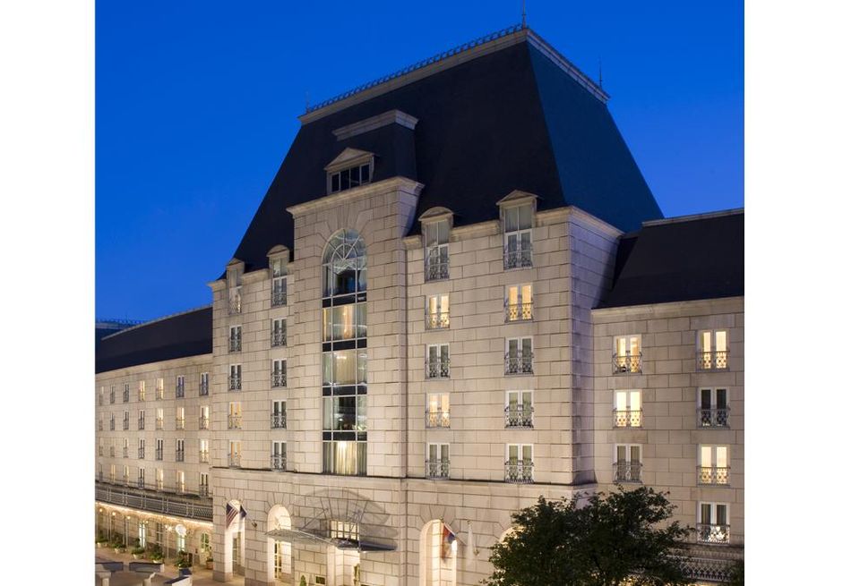 Fort Worth-based Crescent Real Estate LLC (Crescent)today announced that its recently established investment fund acquired the Rosewood Crescenthotel. The hotel will be independently operated and renamed Hotel Crescent Court, returningthe historic, iconic name to the Texas landmark. Crescent plans to invest $30 million in theluxury property to elevate the hotel to an even greater level of style and experience for