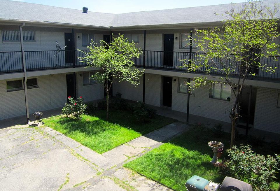 CBRE sold Savannah Square, a 29k SF 56-unit multifamily community at 321 Southwest 5th St in Grand Prairie. Flower Mound-based WoodOak Corporation purchased the asset from MMAR Holdings for an undisclosed price. CBRE’s Chris Deuillet repped the seller.