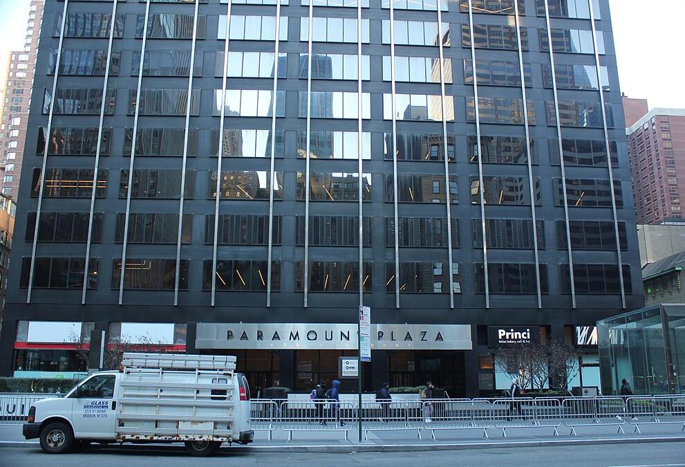 Paramount Plaza