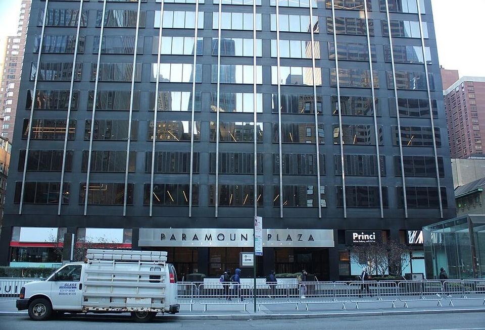 Paramount Plaza