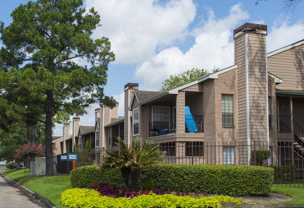 Dallas Firm Picks Up 6 Apartments In Houston Expansion 