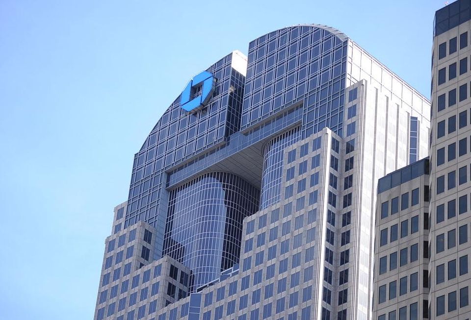 Fortis Property Group purchased Chase Tower in downtown Dallas from Hines.