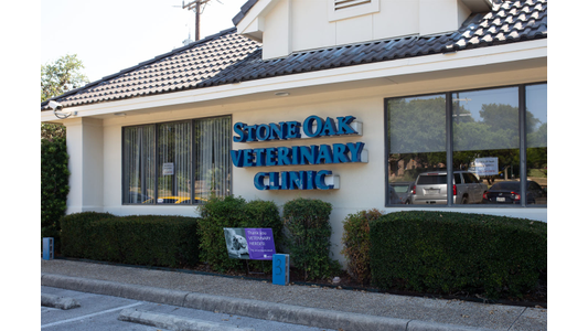 Front of Stone Oak Veterinary Clinic building