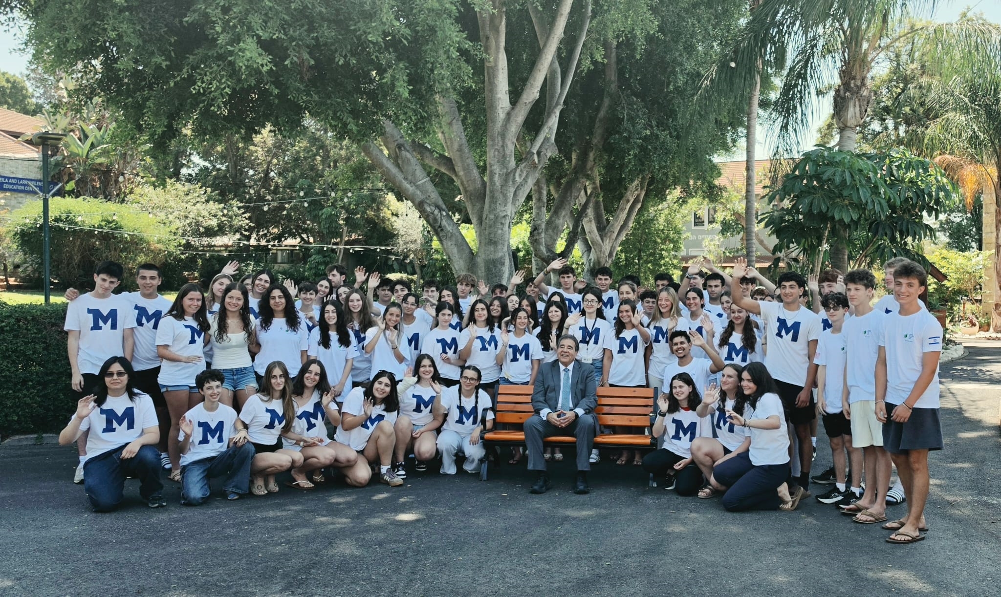 Muss students with Jewish National Fund-USA CEO Russell F. Robinson