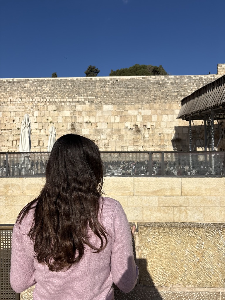 Muss Spring 2026 participant Einav Garten at the Western Wall in Jerusalem